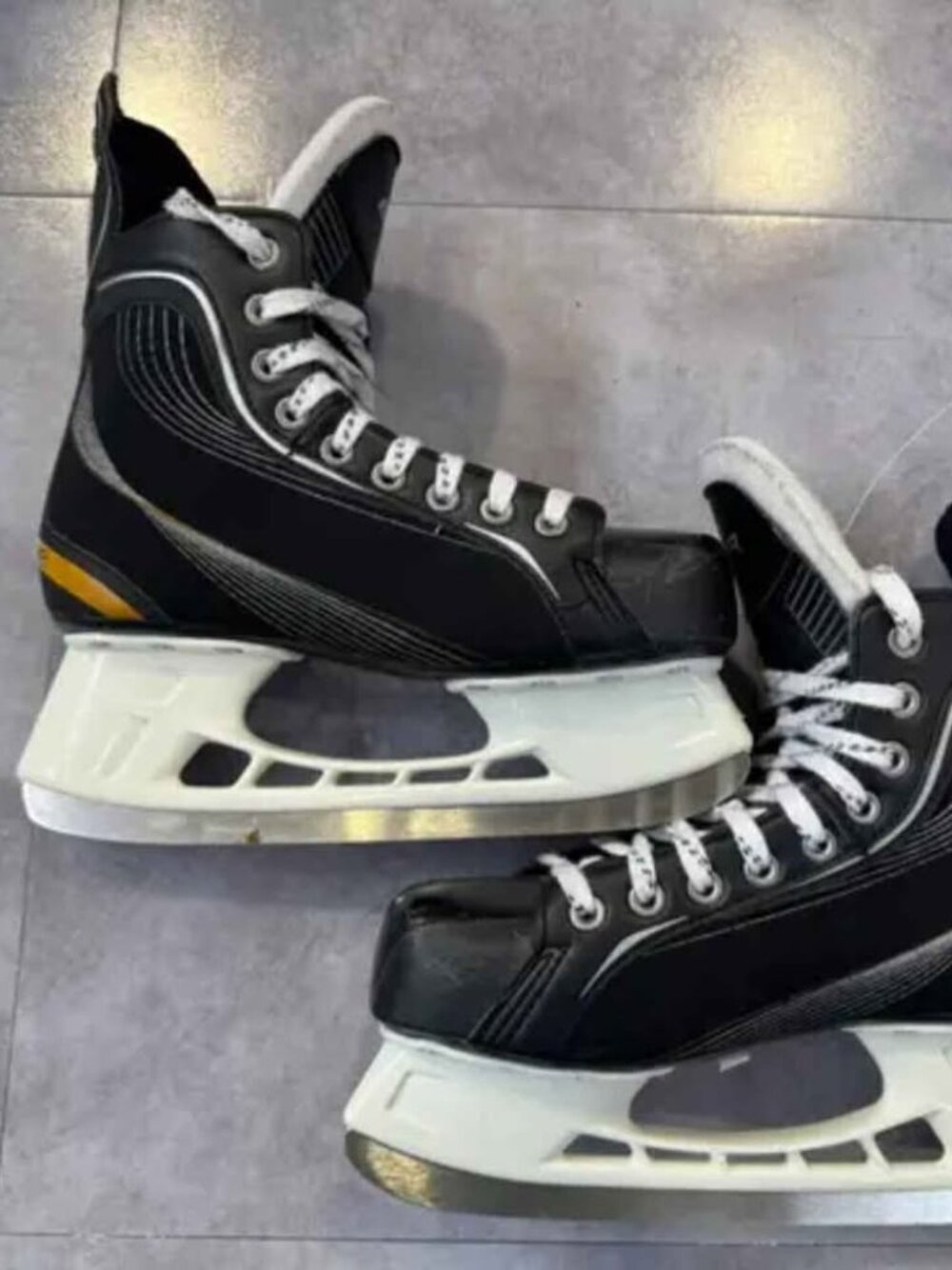 BAUER SKATES PERFECT CONDITION